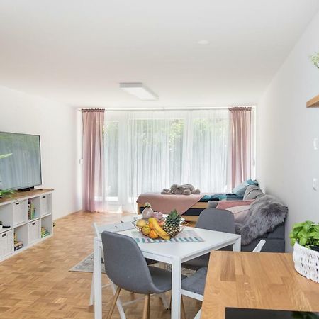 Family Apartment With Garden Любляна Экстерьер фото