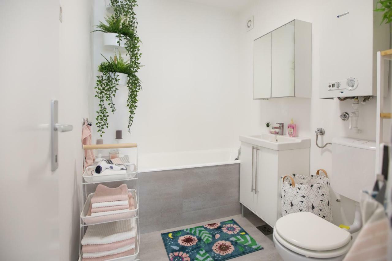 Family Apartment With Garden Любляна Экстерьер фото
