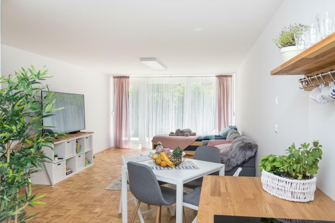 Family Apartment With Garden Любляна Экстерьер фото