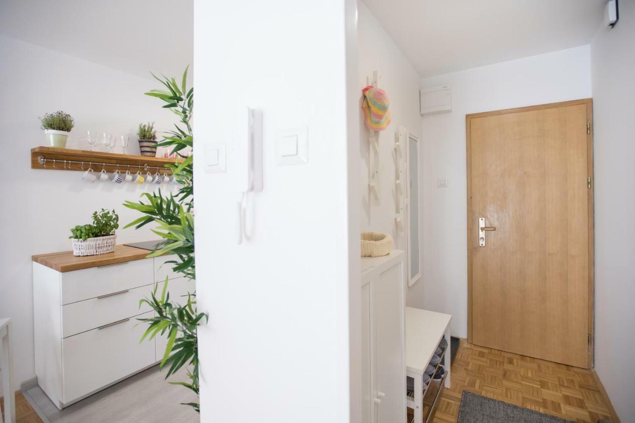 Family Apartment With Garden Любляна Экстерьер фото